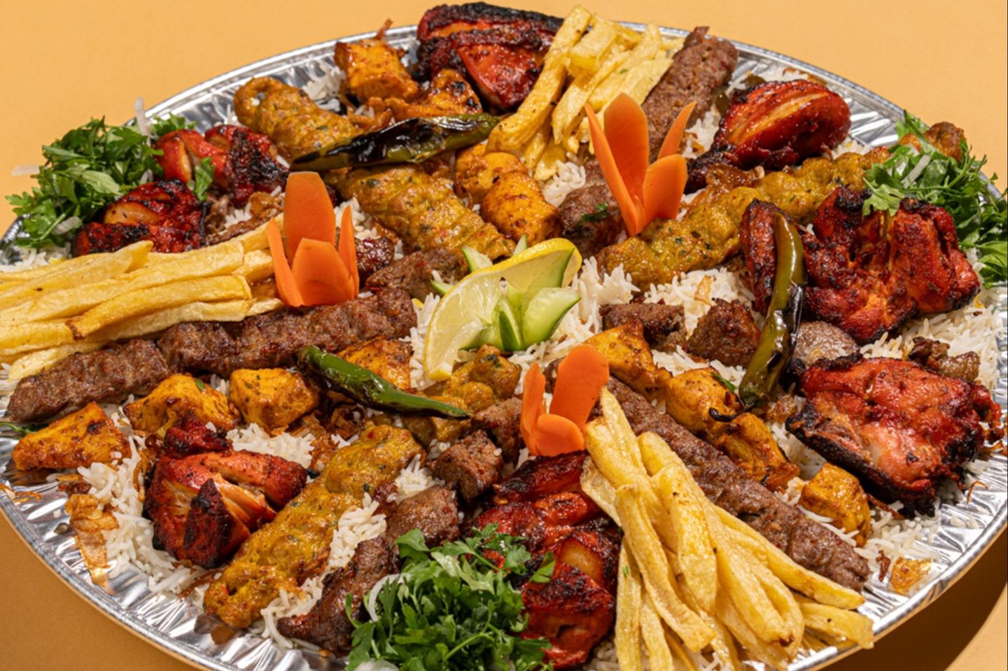 مدلل مشاوي مع الرز - كبير - 12 سيخ وحبة تندوري دجاج مع الرز