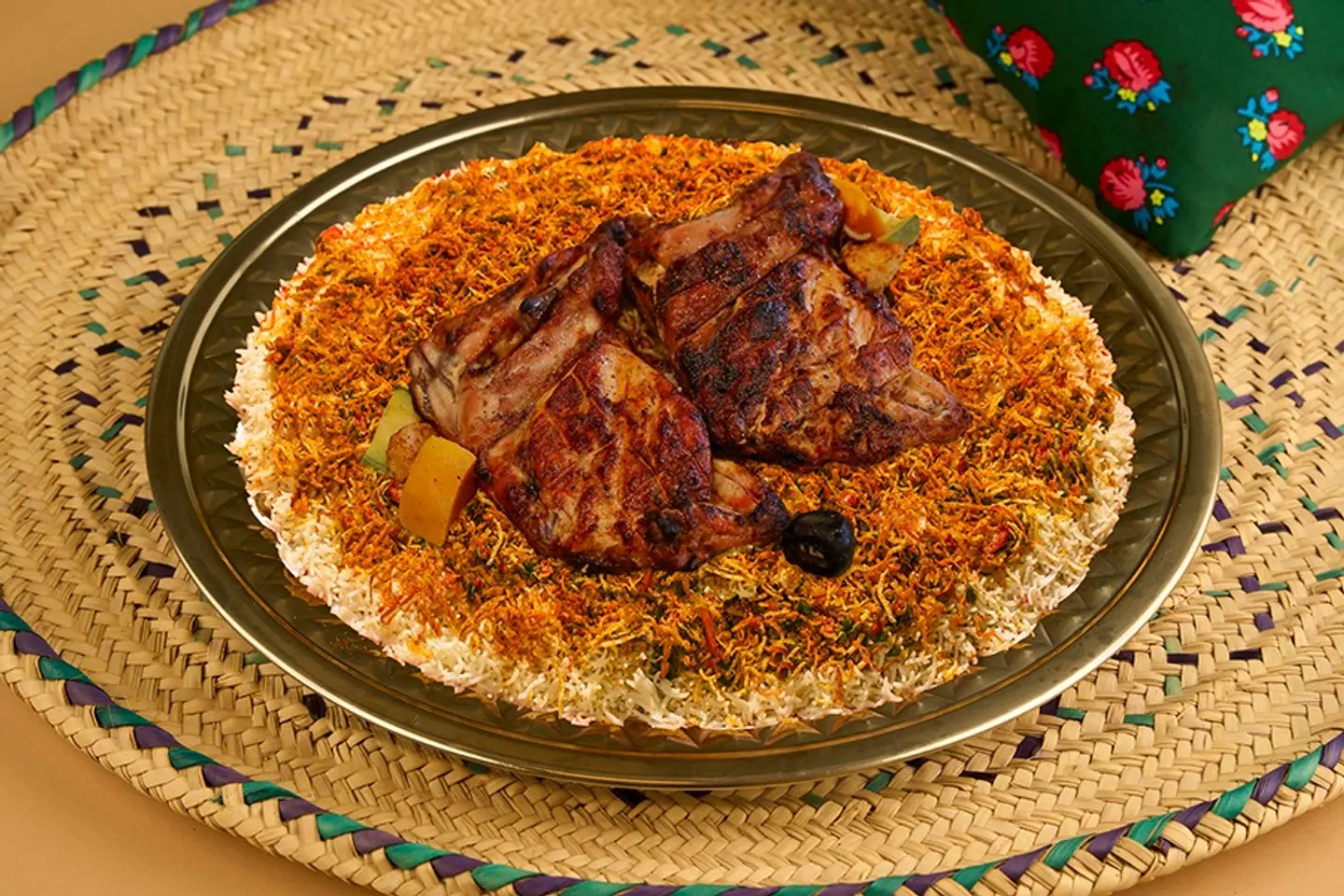 دجاج فحم مع الرز المبهر - دجاجة كاملة