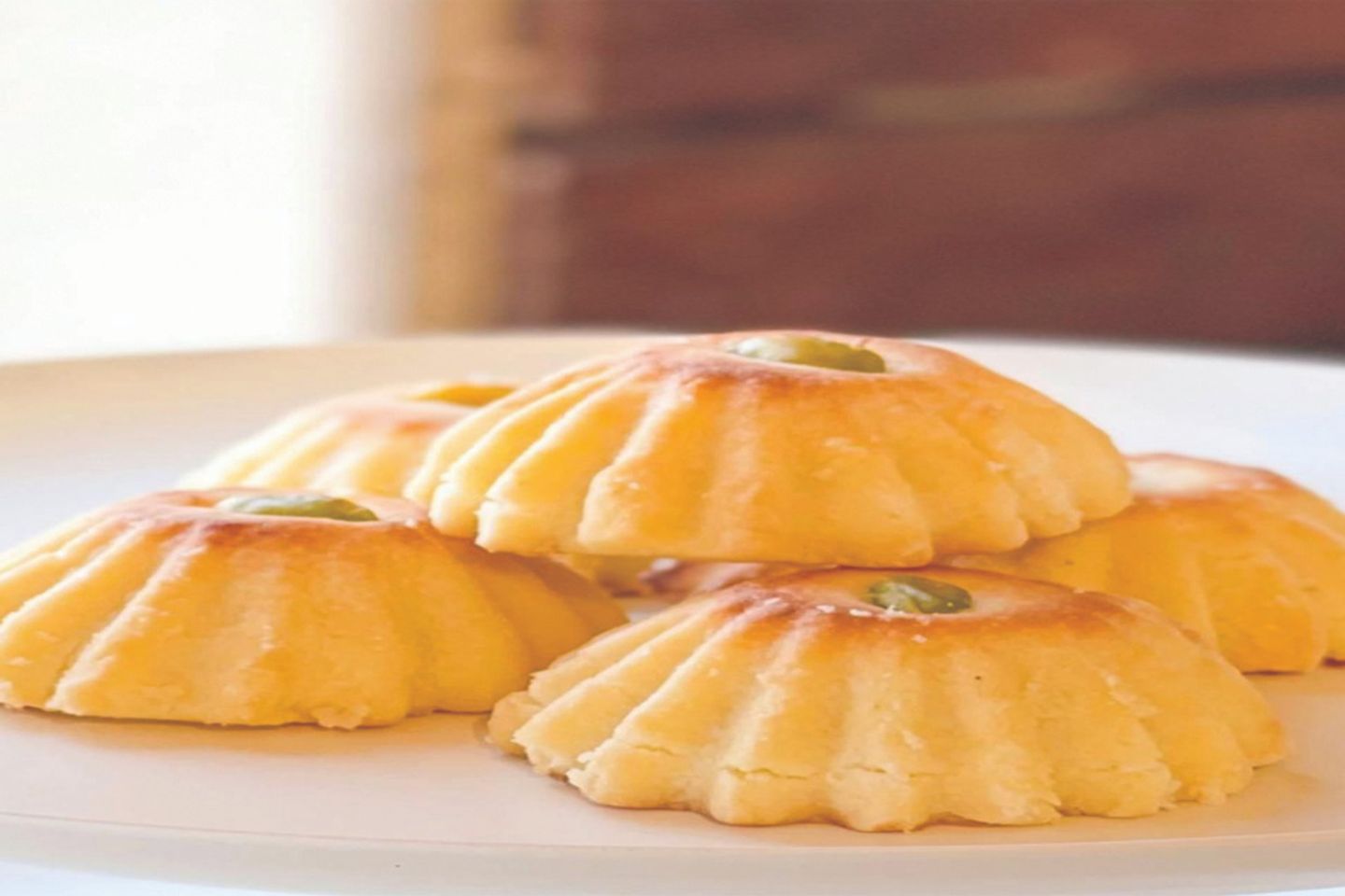 غريبة قشطة - وسط