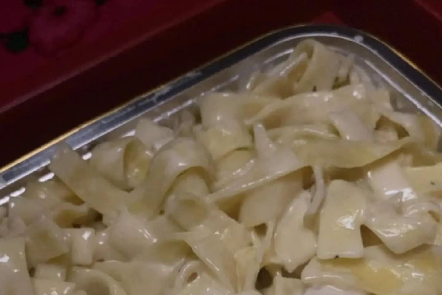 صينية المكرونة بالكريمة - وسط