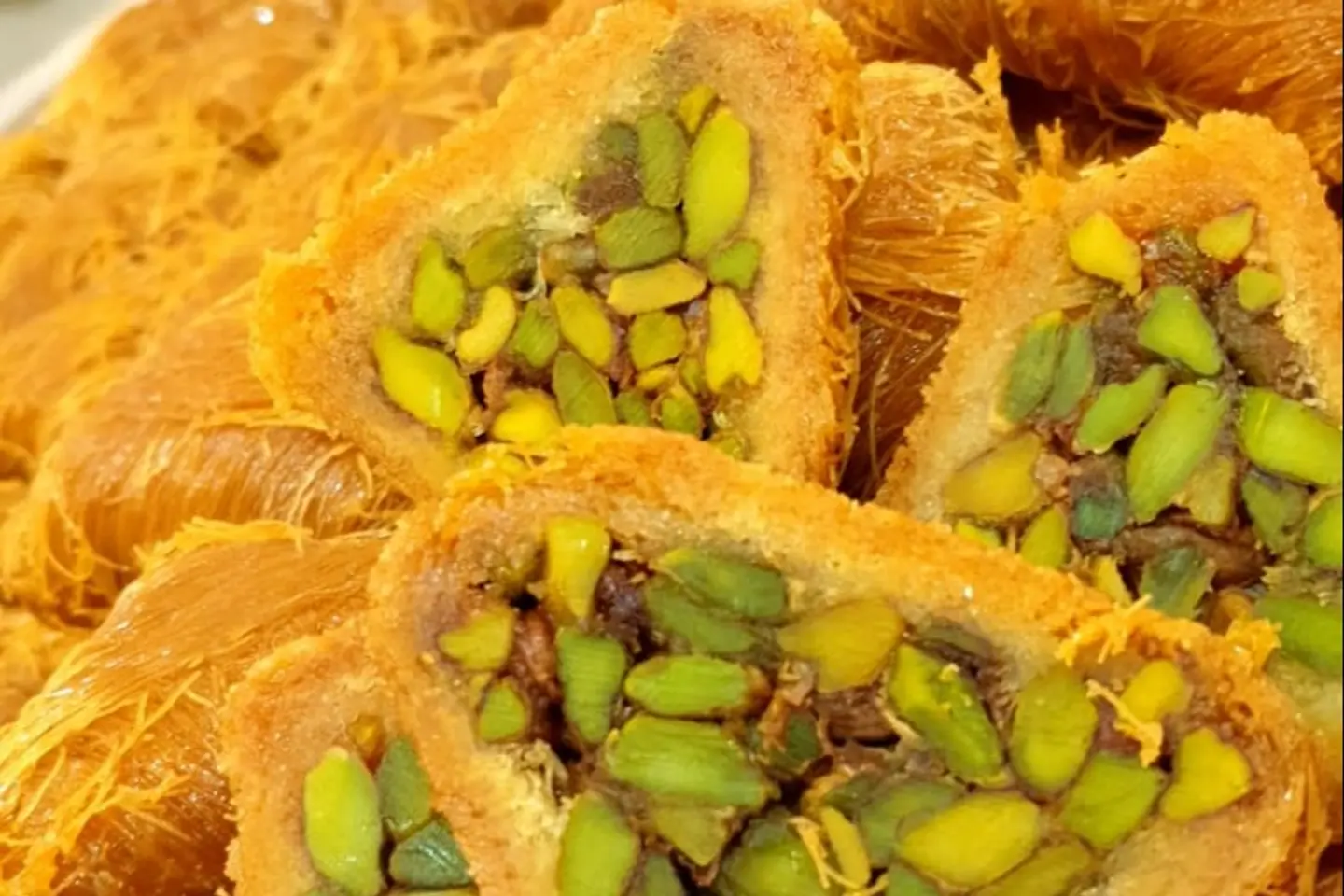 فيصليات بالفستق الحلبي  - كيلو