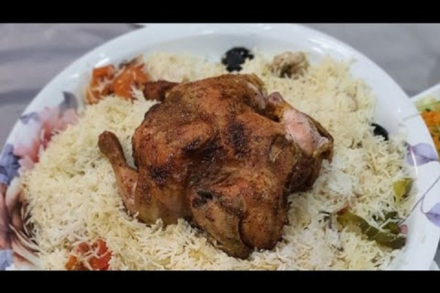 رز مندي دجاج على الفحم - دجاجة كاملة