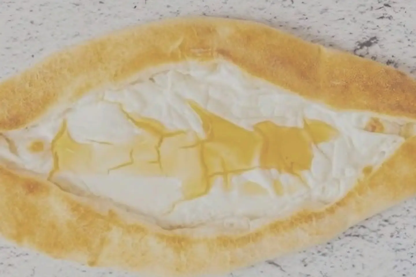 جبن بالبيض - وسط