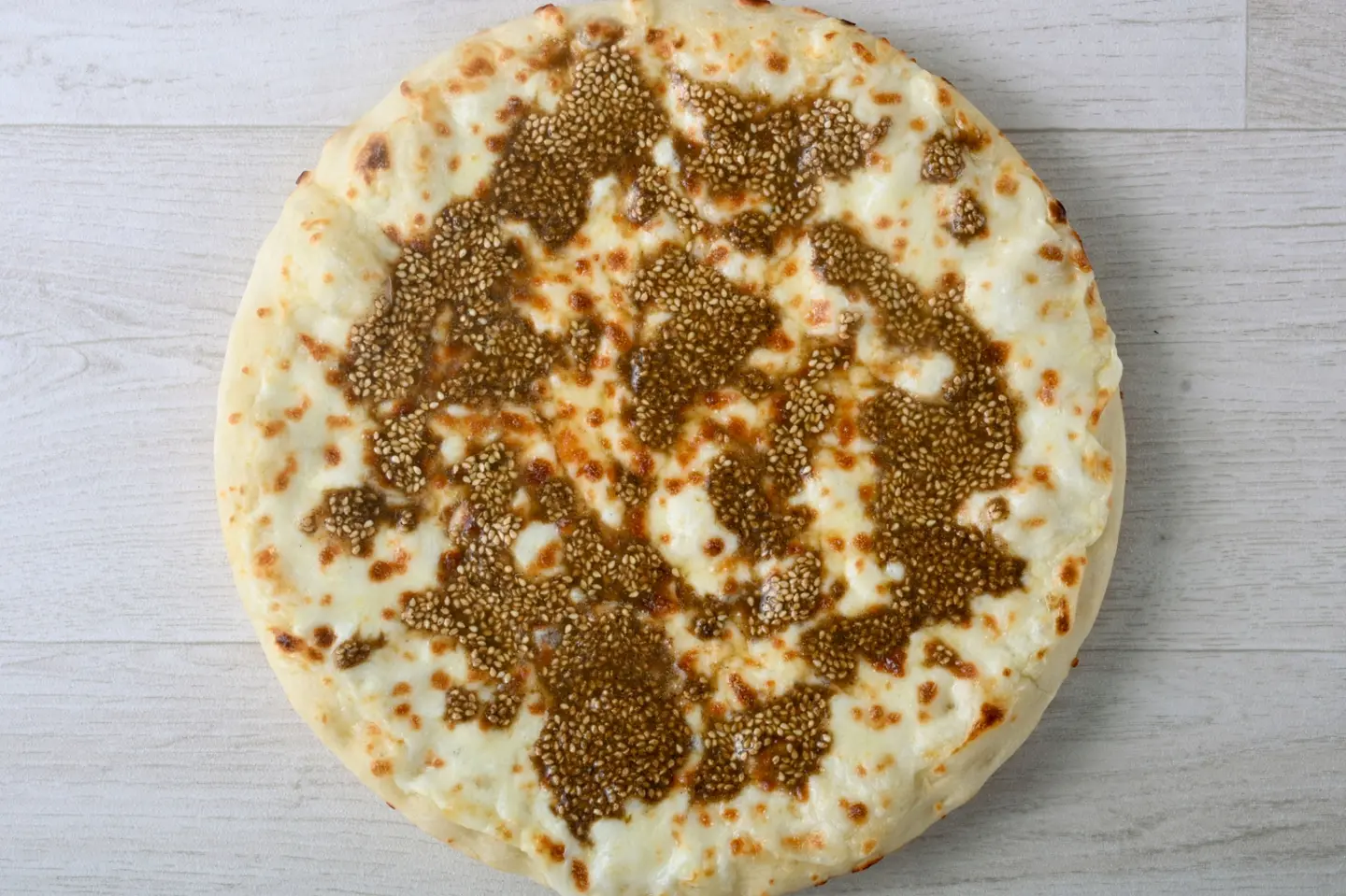 بيتزا جبنتين مع زعتر - بيتزا جبنتين مع زعتر-صغير