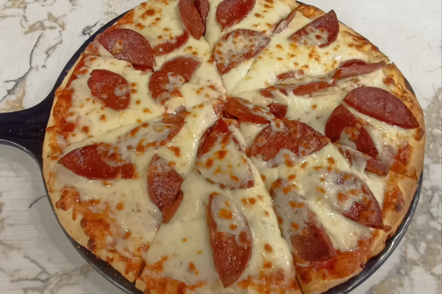 بيتزا بيبروني - صغير