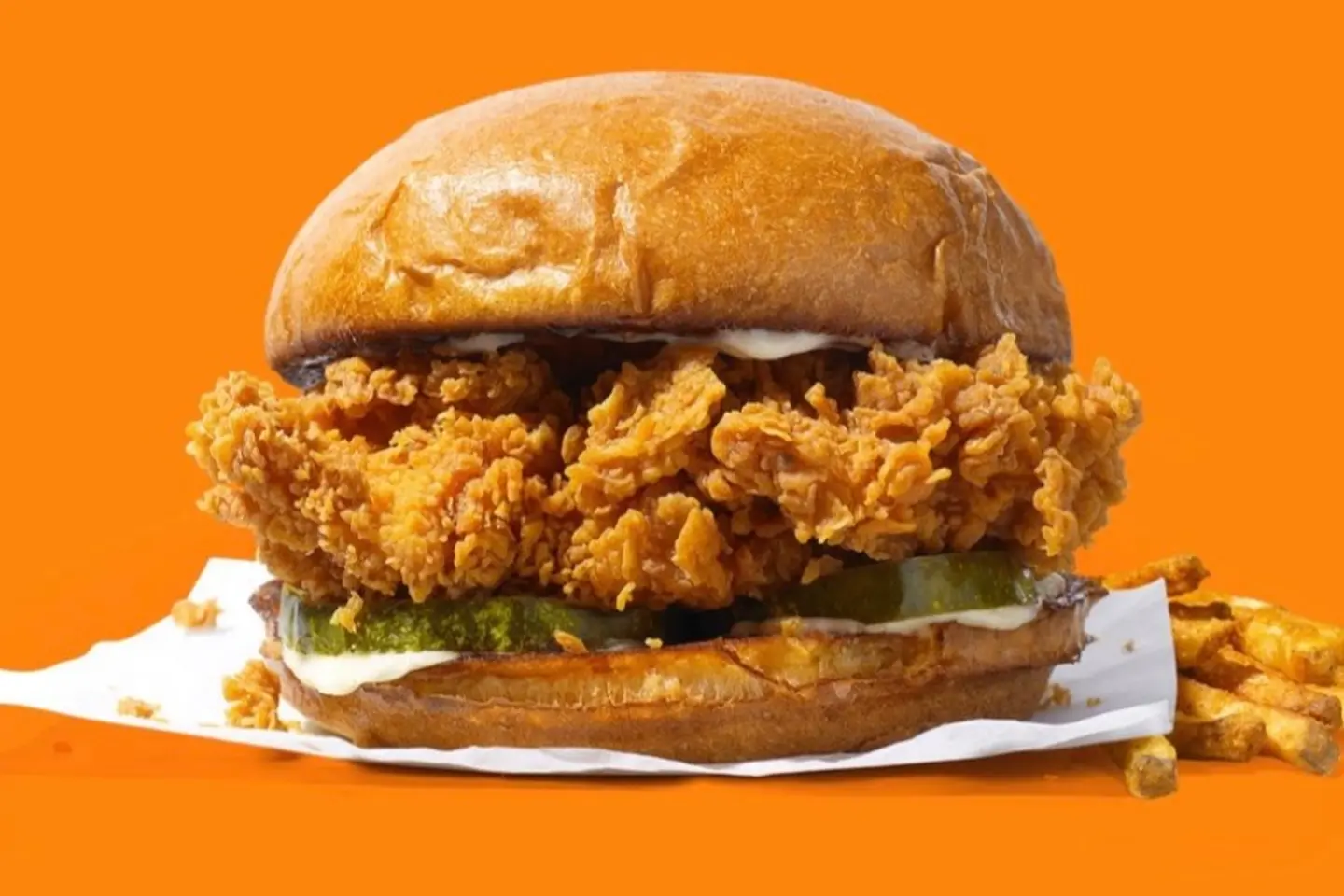 دجاج كريسبي مع الخس مع الطماطم مع الشيدر وصوص ديتيلز - ساندويتش