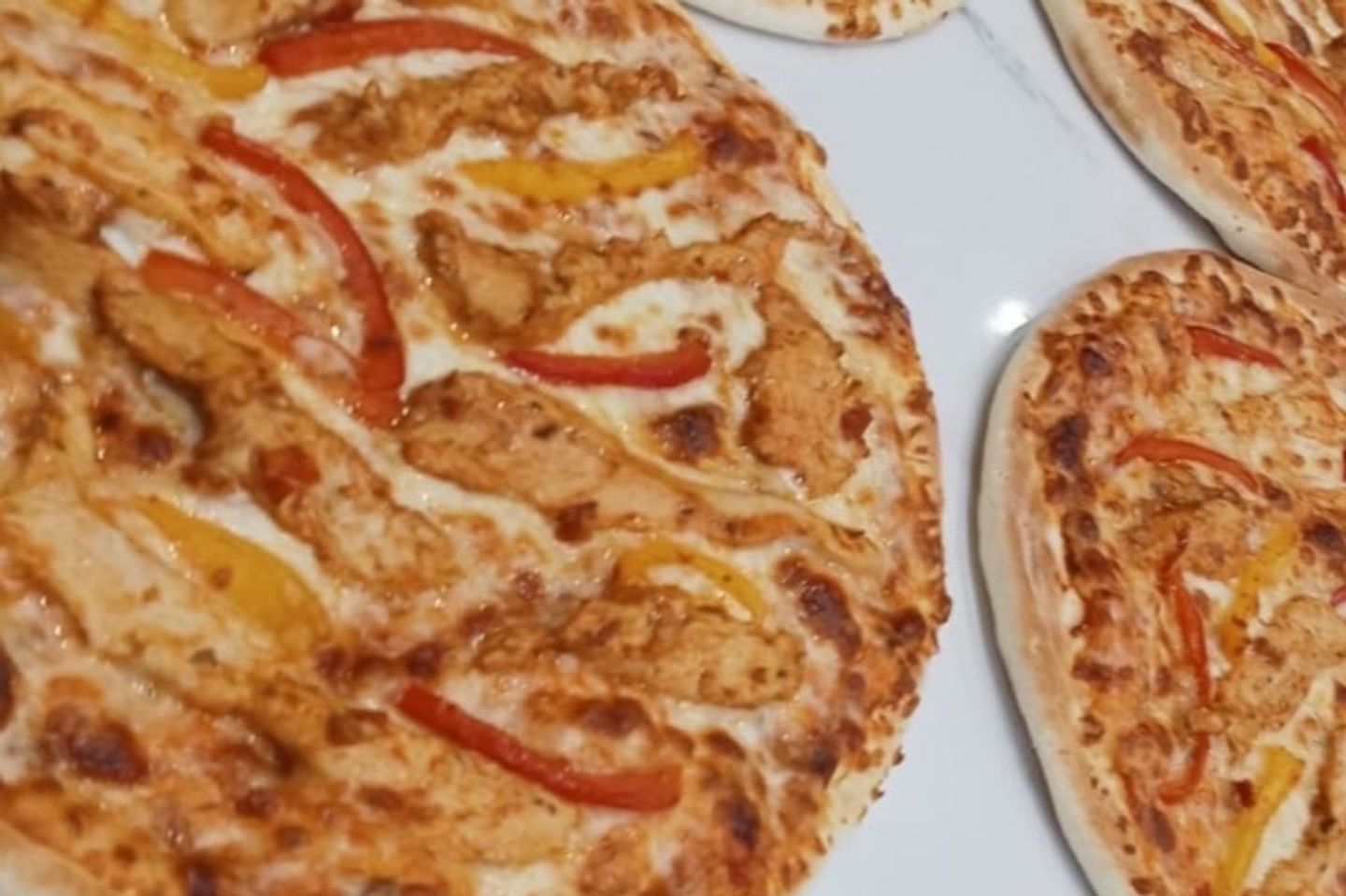 Chicken Cutlets Pizza - Small