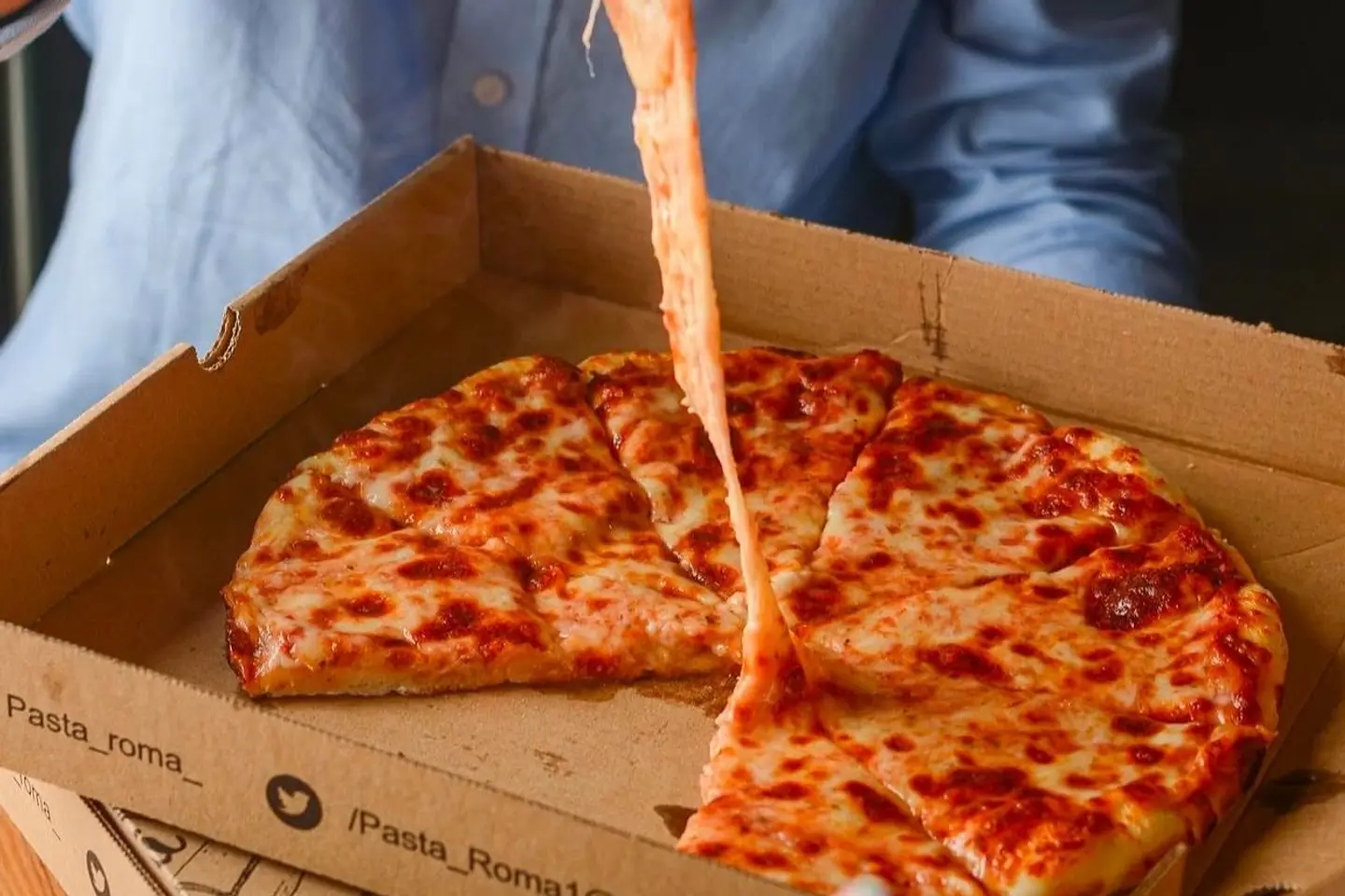 شيزي بيتزا - صغير