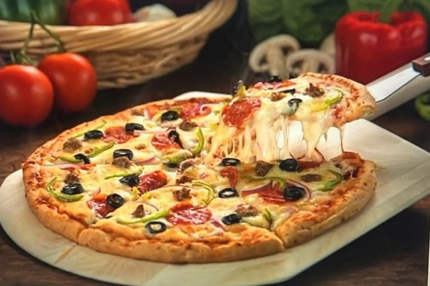 Vegetable Pizza With Cheese Crust - Middle