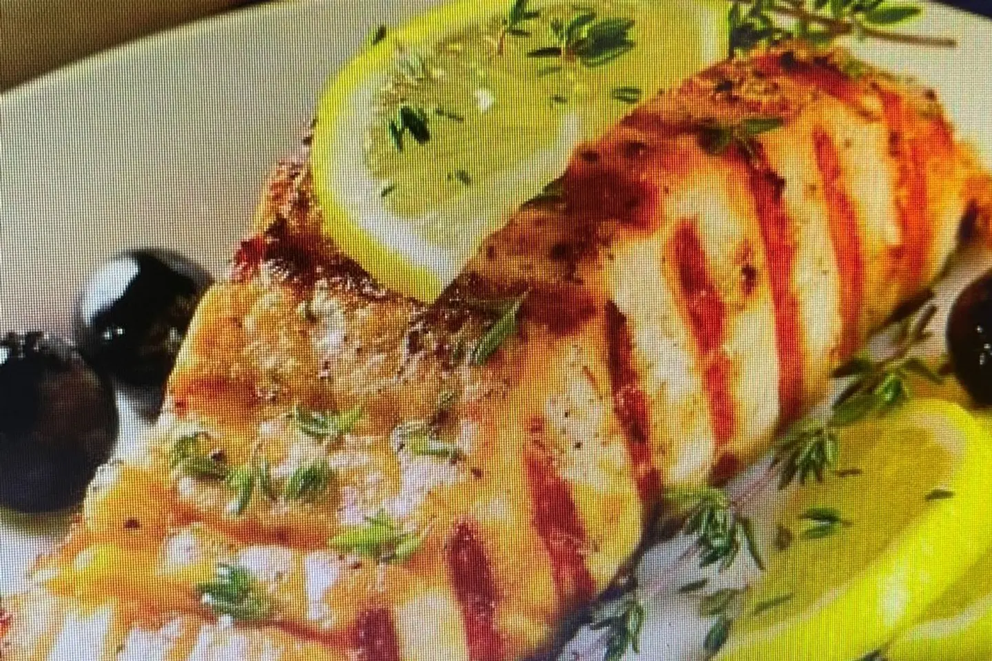 سلمون مشوي - سلمون مشوي مع بطاطس مقلي