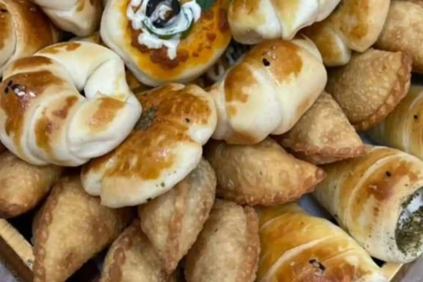 Samosa And Assorted Pastries - 10 Pieces