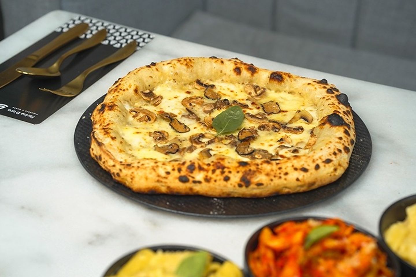 بيتزا بنان بالصوص الخاص والمشروم - كبير