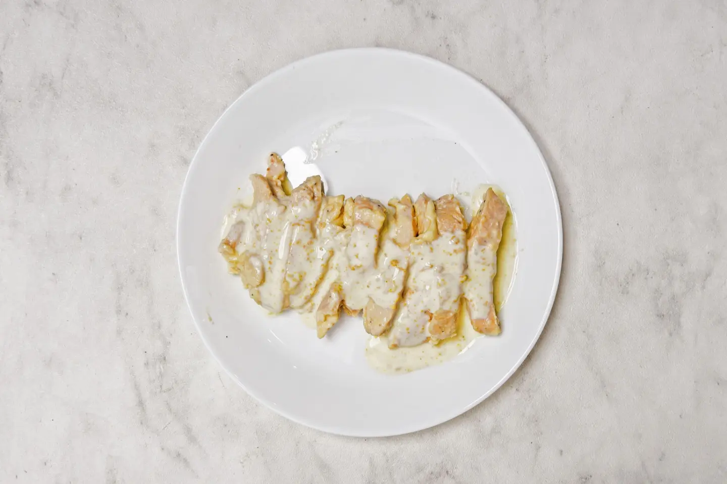 Chicken With White Sauce - 100 Grams