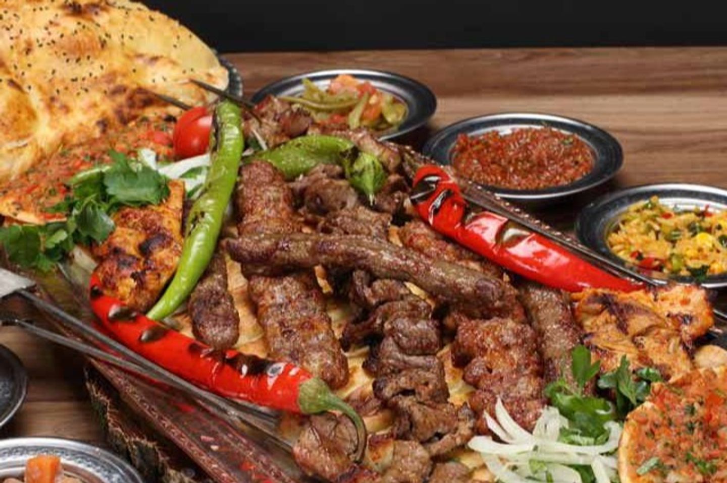 صحن مشكل 8 اسياخ - دجاج و لحم