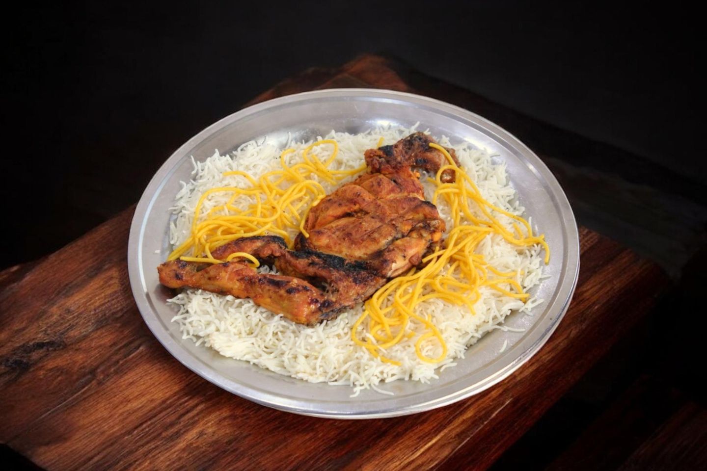 دجاج فحم مع ارز احمر - نص حبة