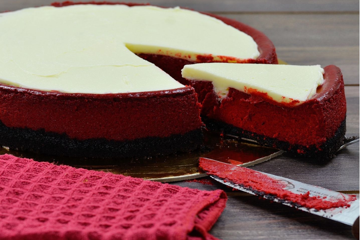 Red Velvet Cheesecake - Piece