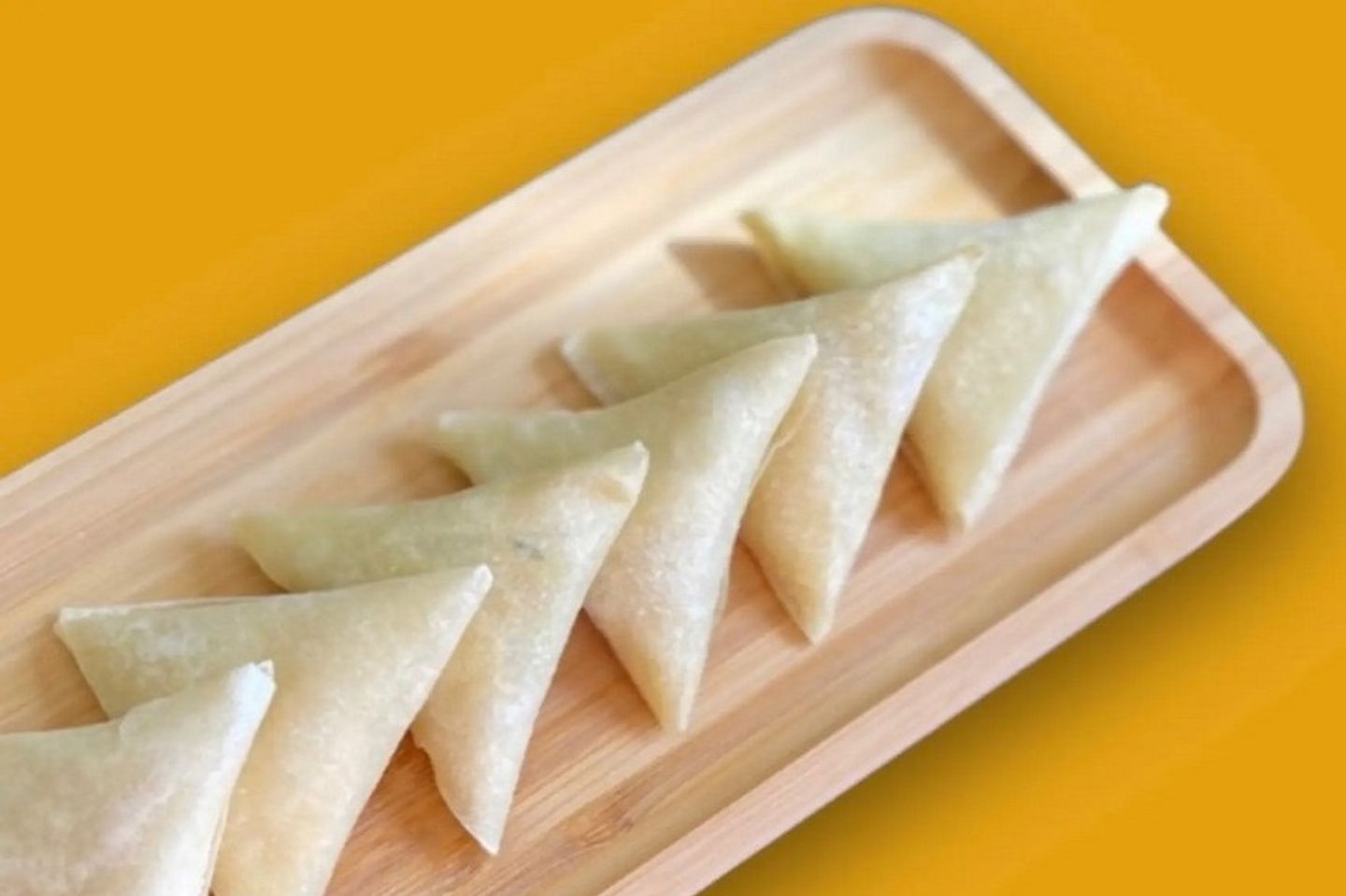 سمبوسة جبنة سائلة مفرزنة - ٥٠ قطعة