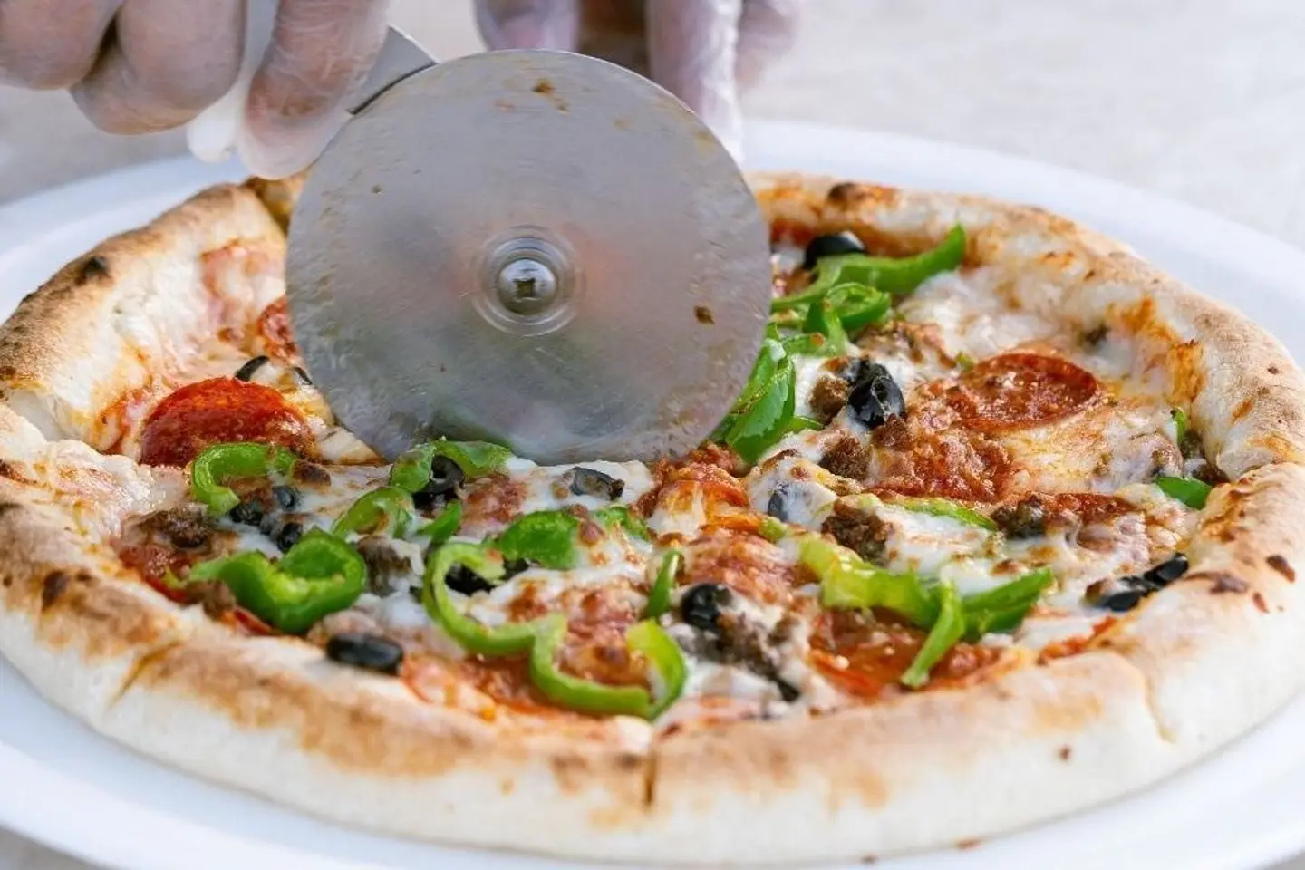 بيتزا اطراف جبنة - وسط