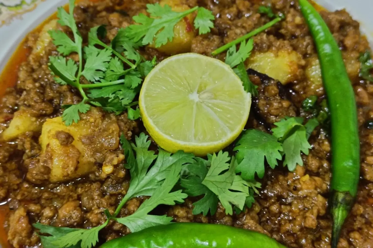 Aaloo Qeema Minced Meat With Potato - Single 1 Person