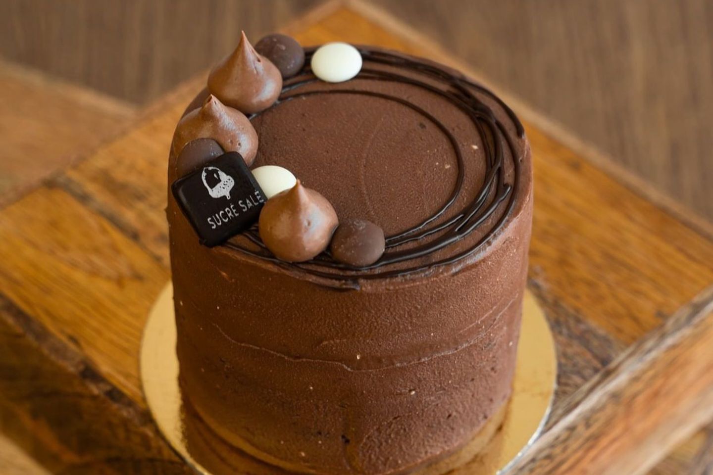 Chocolate Praline Cake - 4 Person
