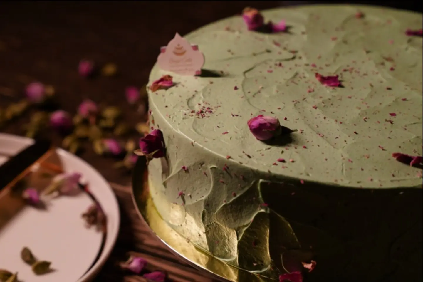 كيكة الهيل والورد - ٤ انش - ارتفاع ٥ سم