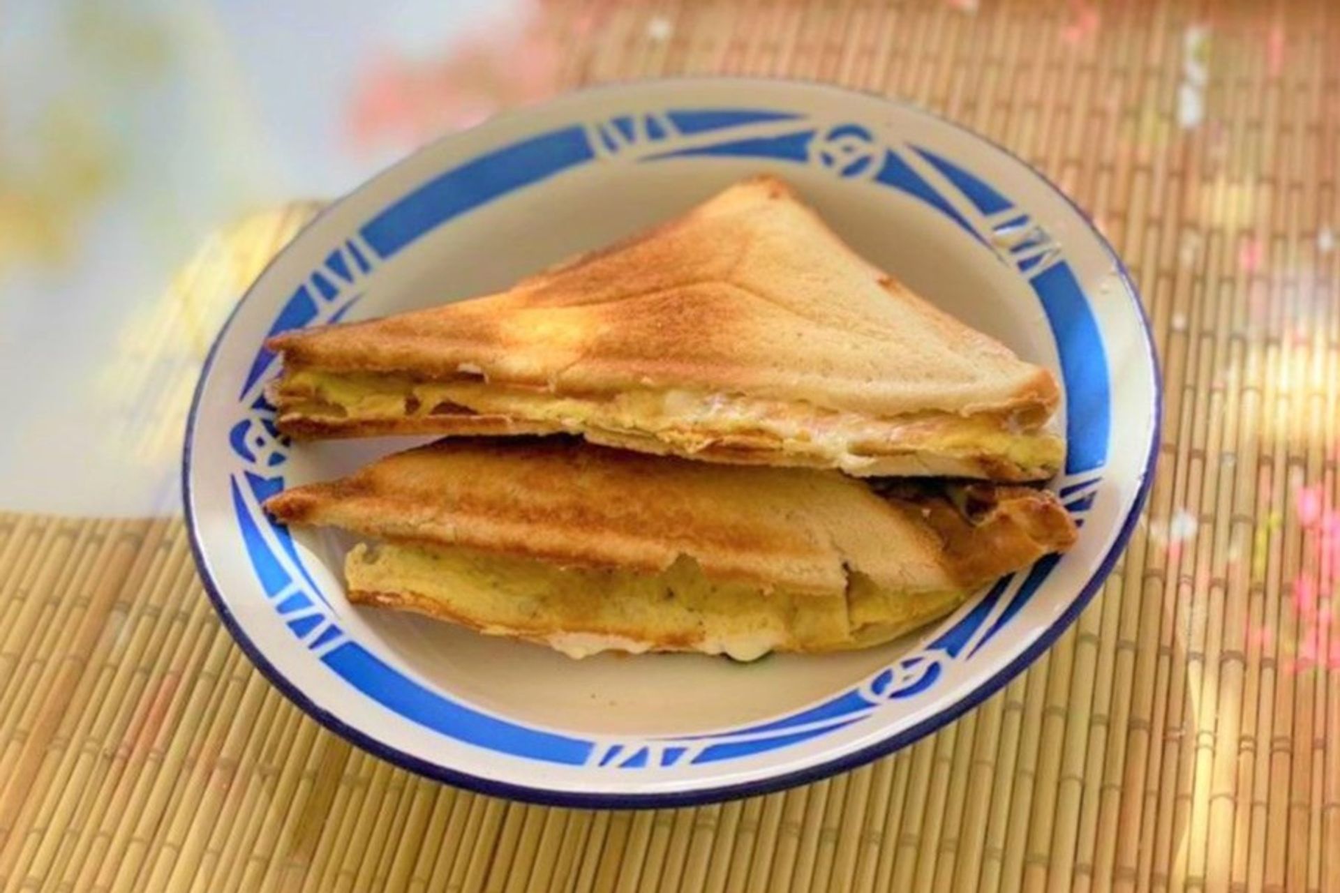 بيض مسلوق ساندويتش - سادة
