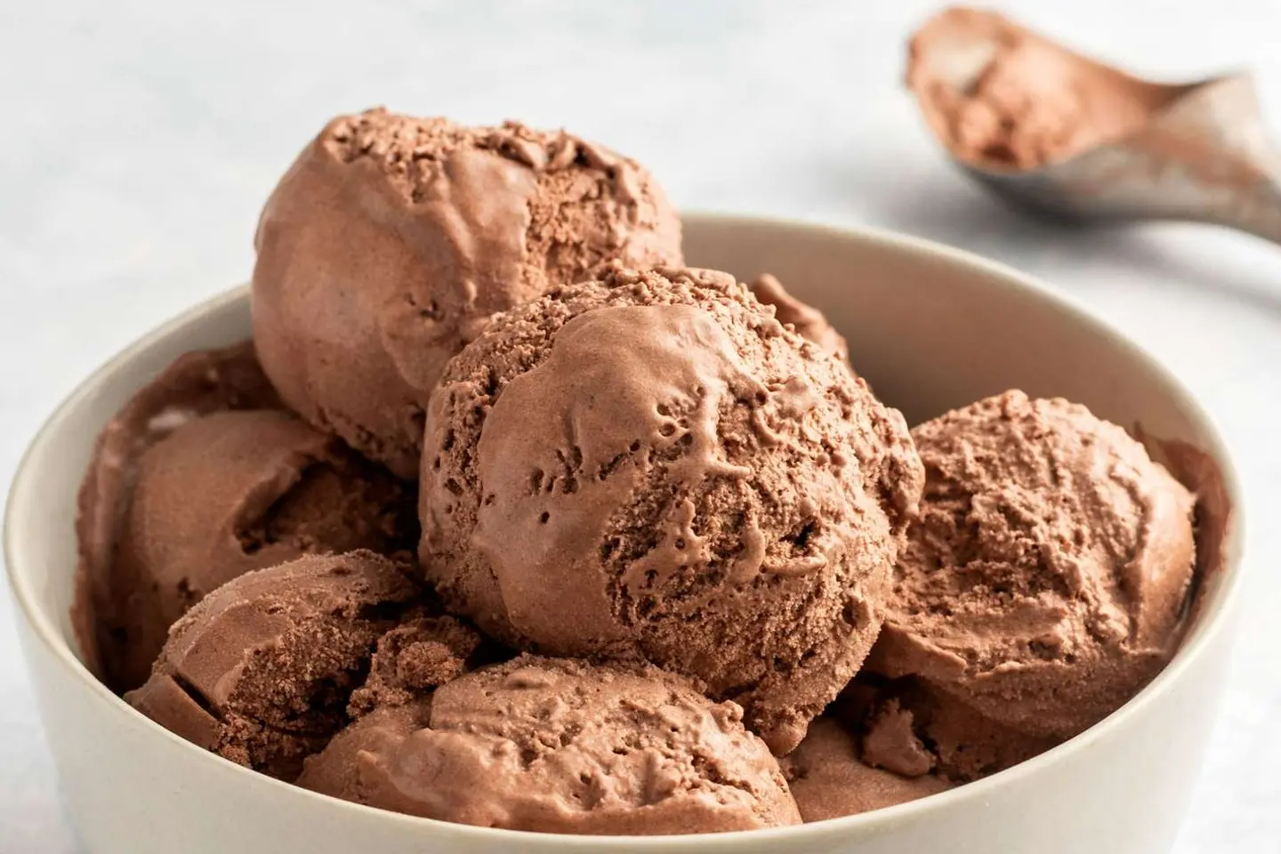 آيس كريم شوكولاته - كبير جدا