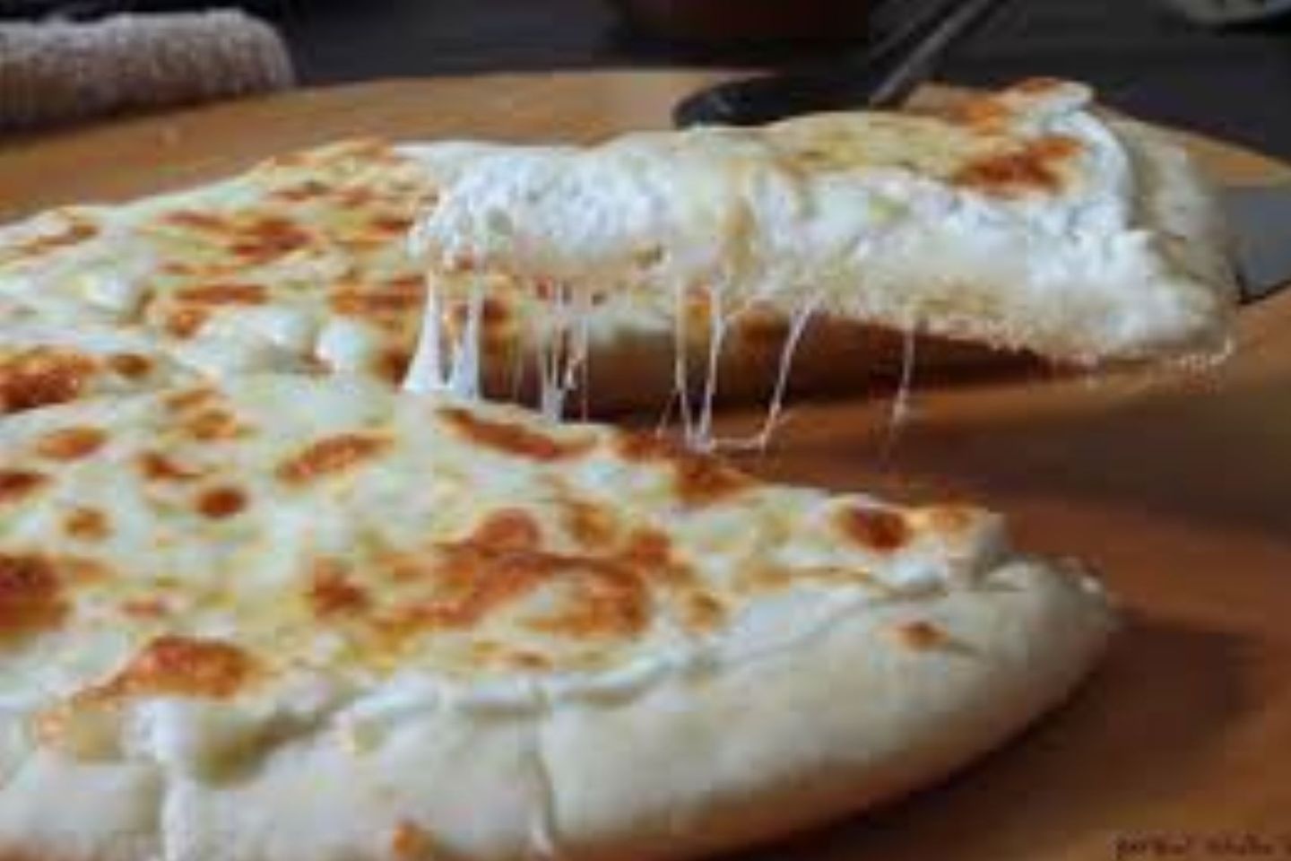 Aish Al Bulbul Pizza - Small