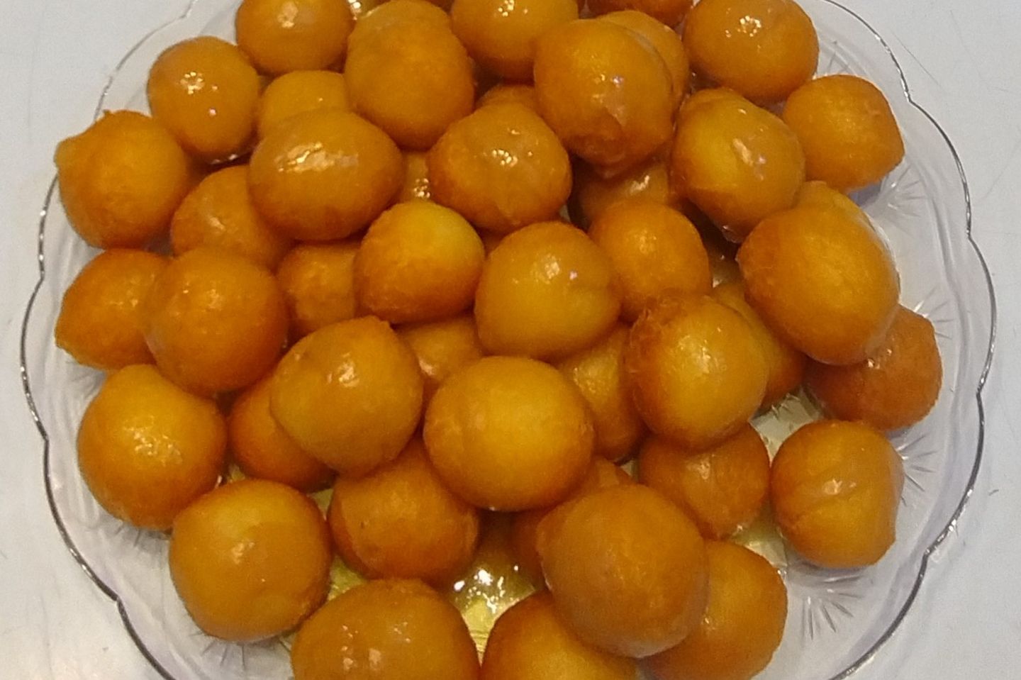 لقيمات عسل  - عسل