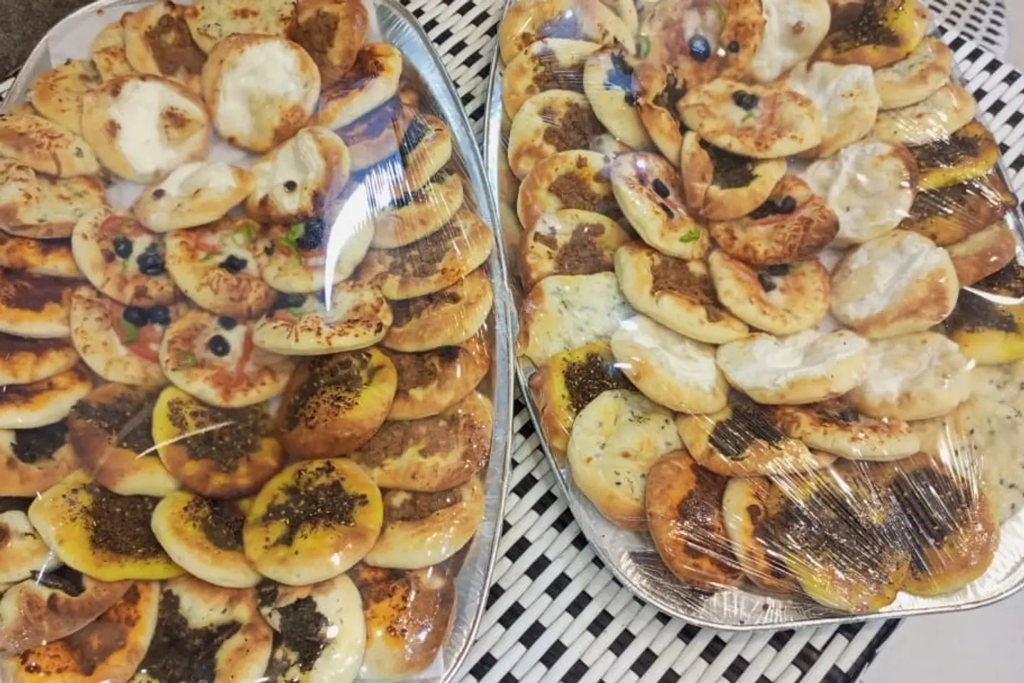 معجنات ميني مشكل - صحن صغير