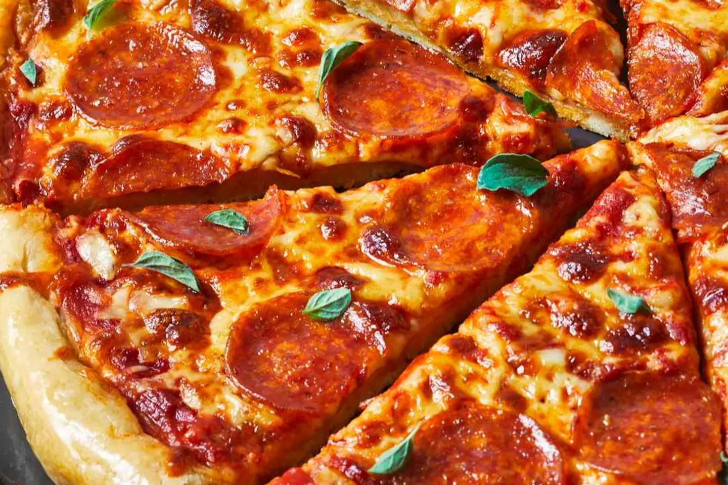 بيتزا ايطالي ببروني - كبير