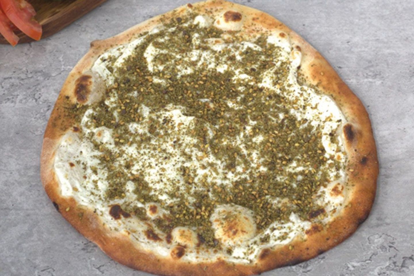 بيتزا لبنة جبن زعتر - وسط