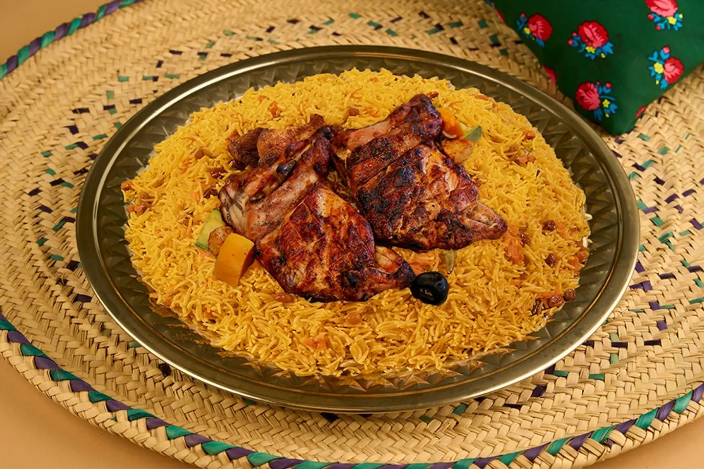 دجاج فحم مع الرز البخاري - دجاجة كاملة