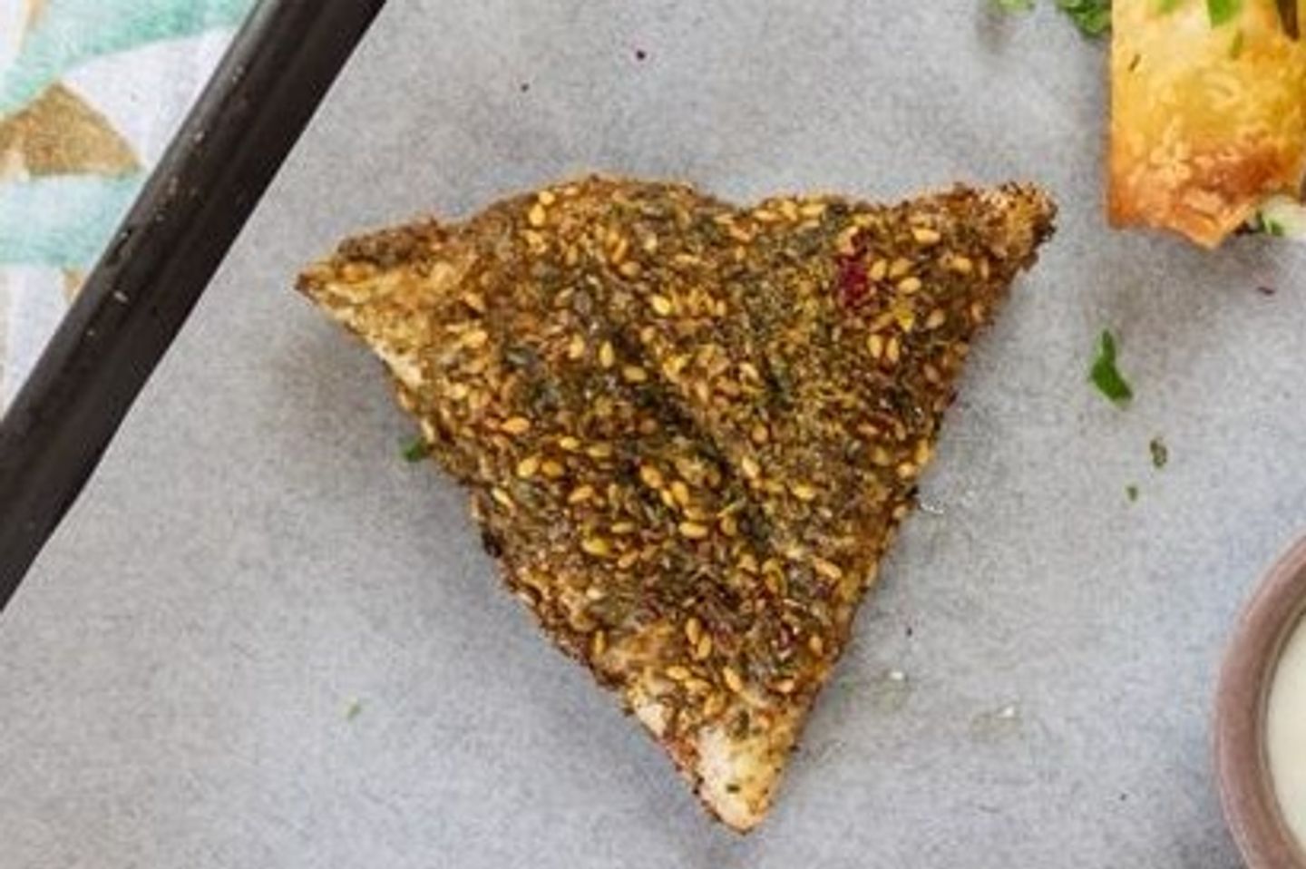 سمبوسة جبنة و زعتر - ٣ قطع