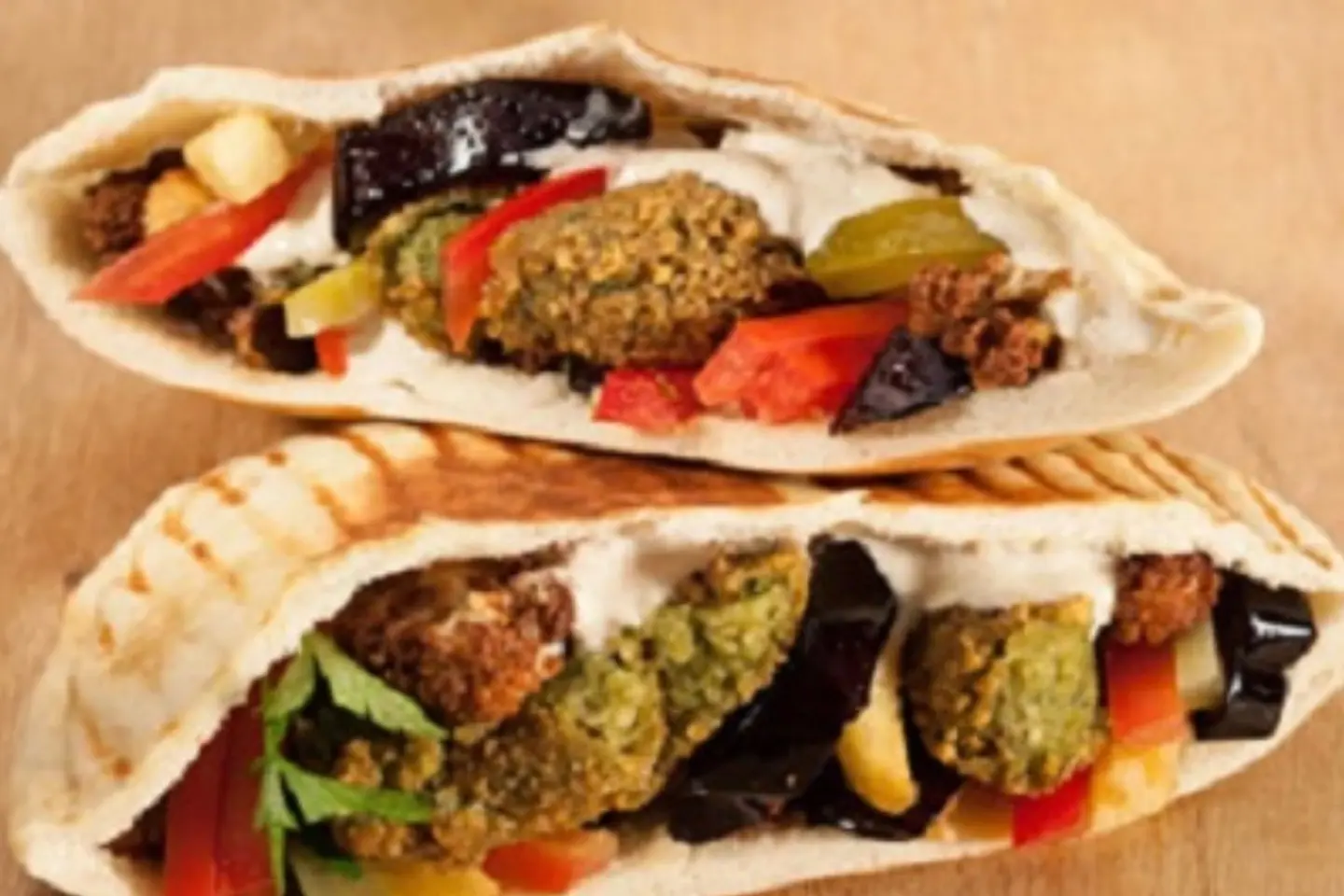 فلافل بالخبز المصري - سبشل مع حمص وبيض