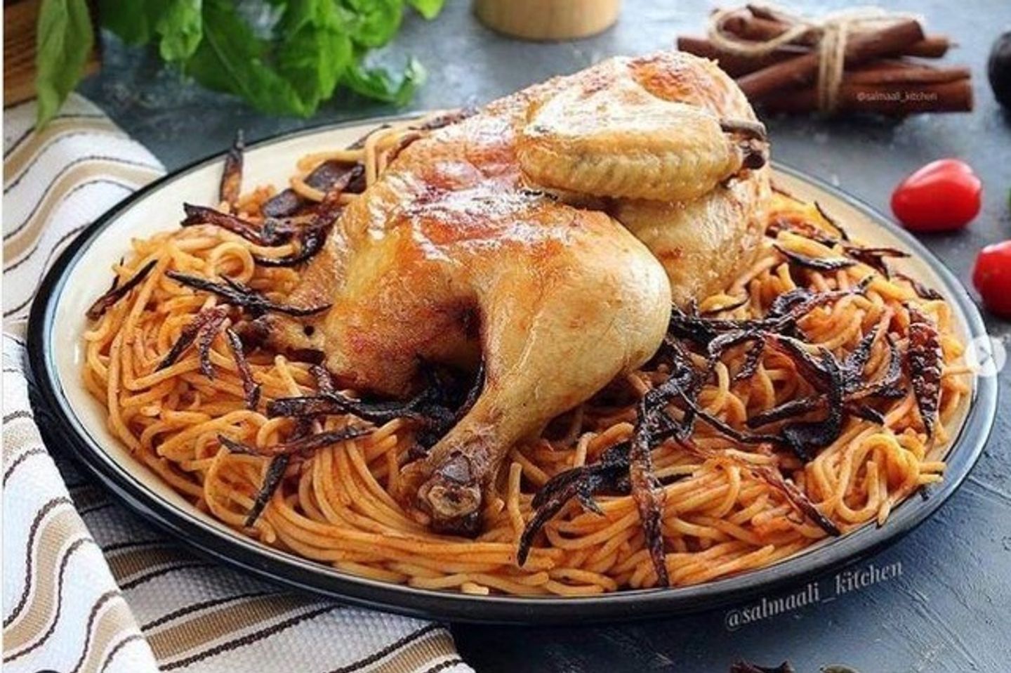 كبسة مكرونة دجاج - نص حبة دجاج