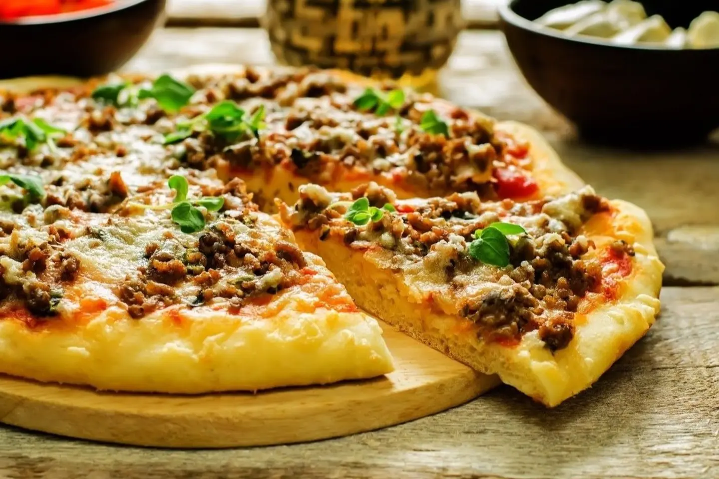 بيتزا مكس لحم - وسط