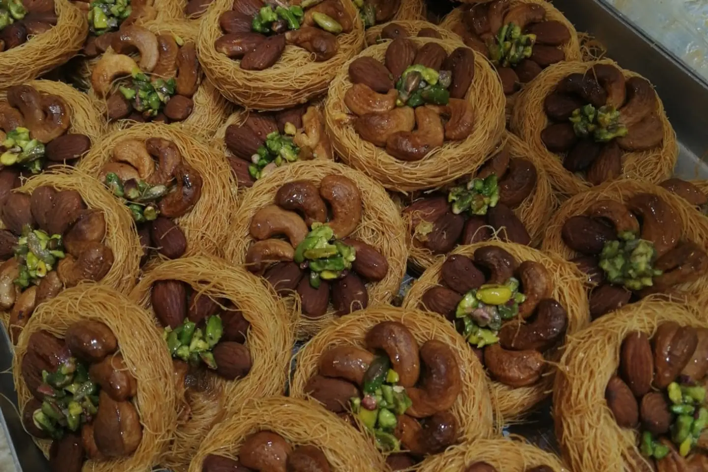 كنافة بالمكسرات - تاج الملكة - نصف كيلو