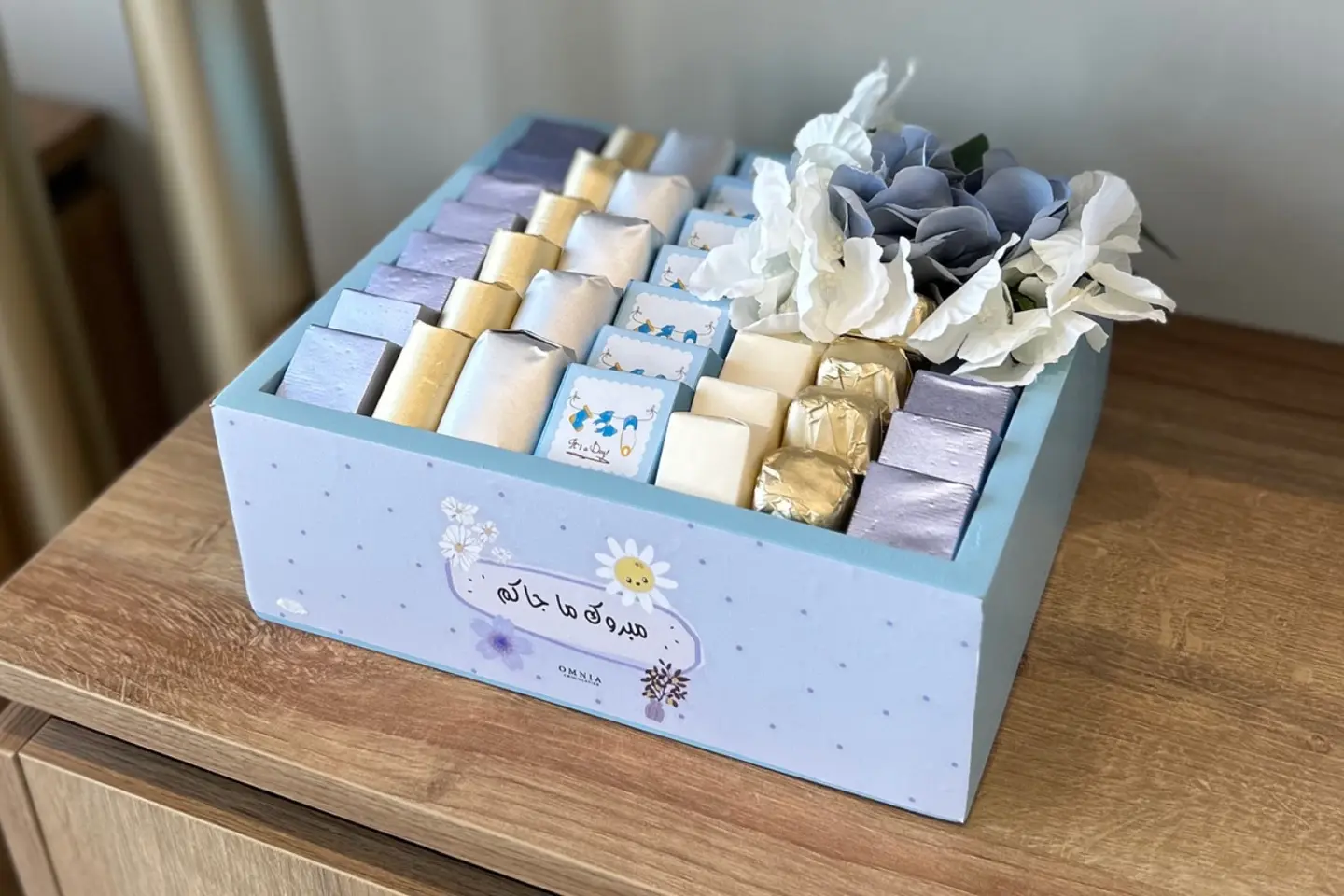 شوكولاتة مولود ولد - بدون ورد صناعي داخل البوكس