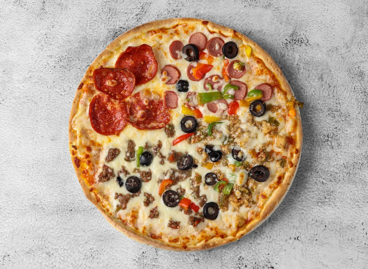 بيتزا مع اللحم مشكل - صغير