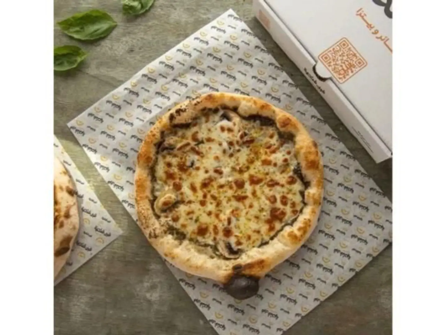 بيتزا الترافل والمشروم - صغير