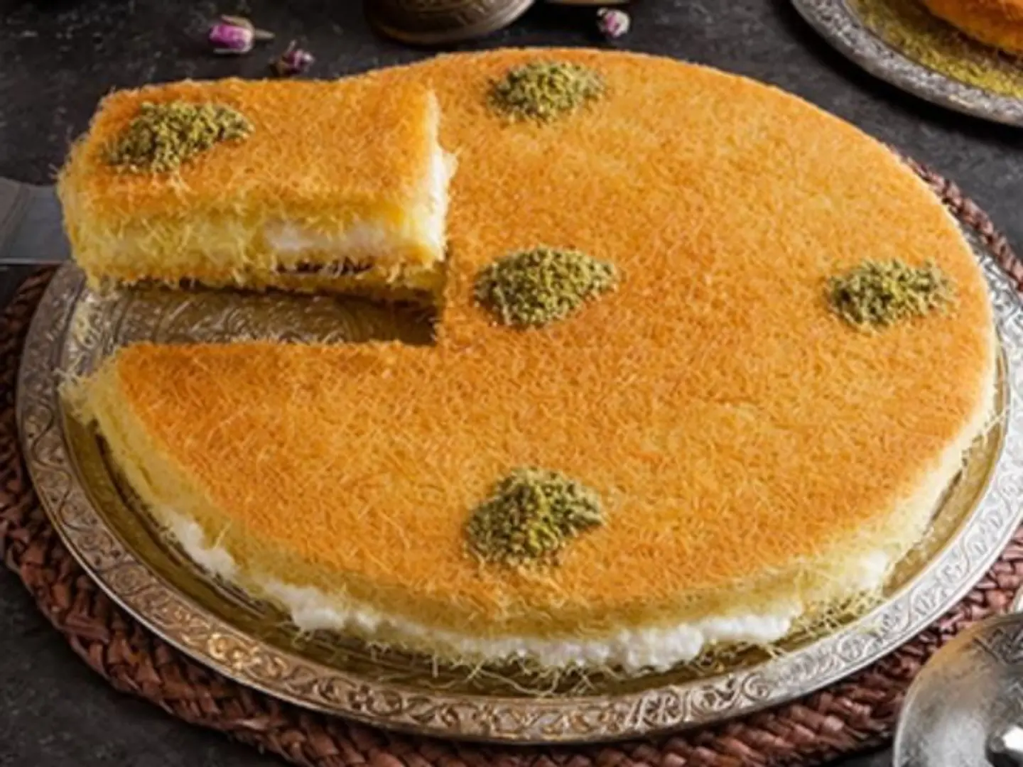 كنافة بين نارين قشطة - وسط