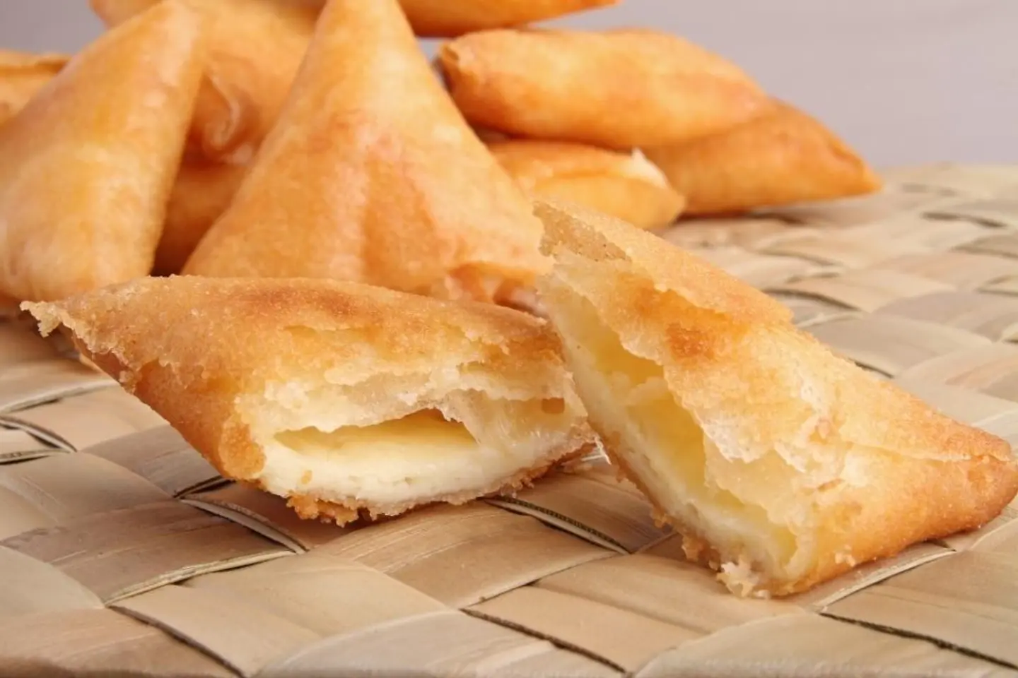 Cheese Sambosa - 10 Pieces
