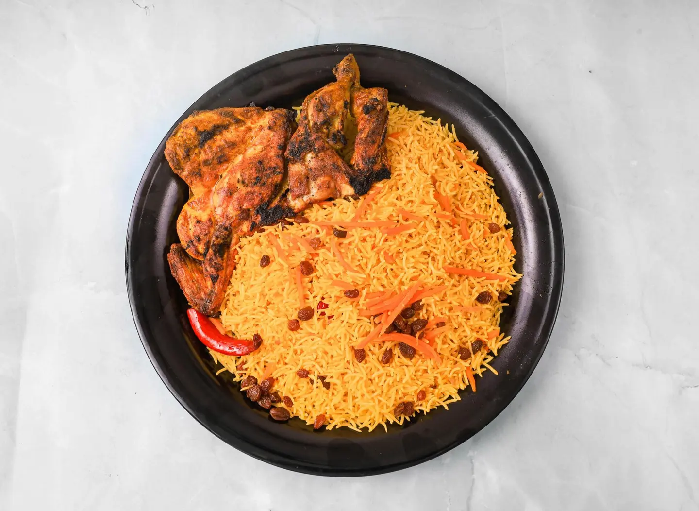 دجاج على الفحم مع الأرز - نص حبة دجاج