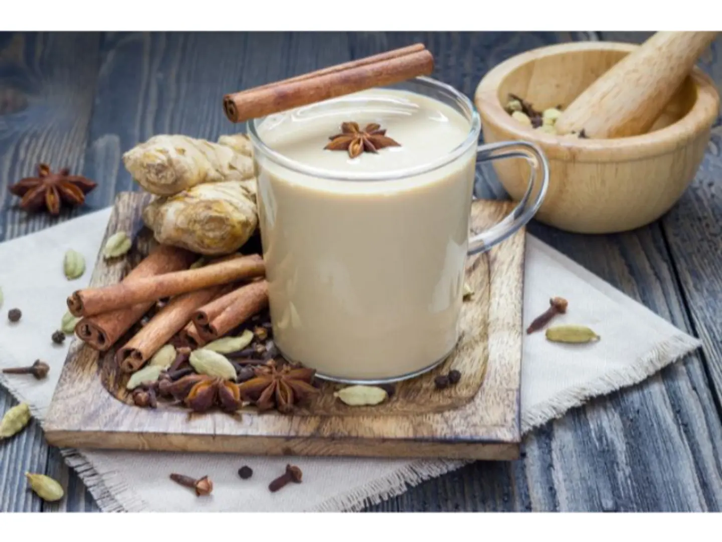 حليب مع زنجبيل - كوب وسط