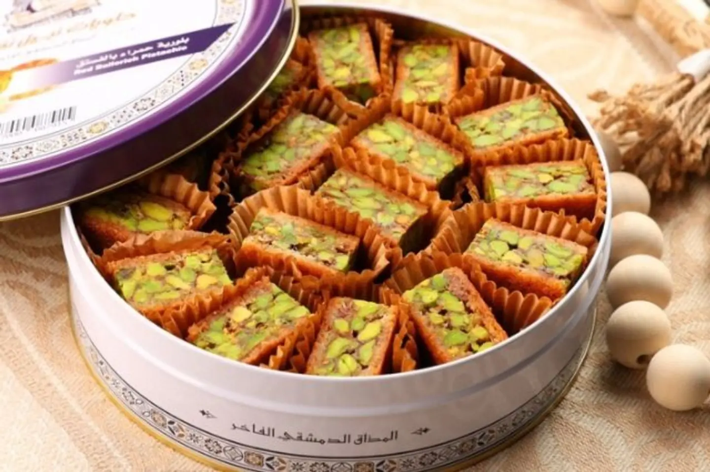 بلورية حمراء بالفستق - كيلو