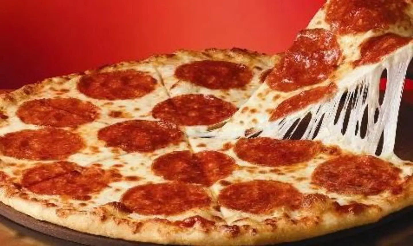 بيتزا بيبروني - صغير