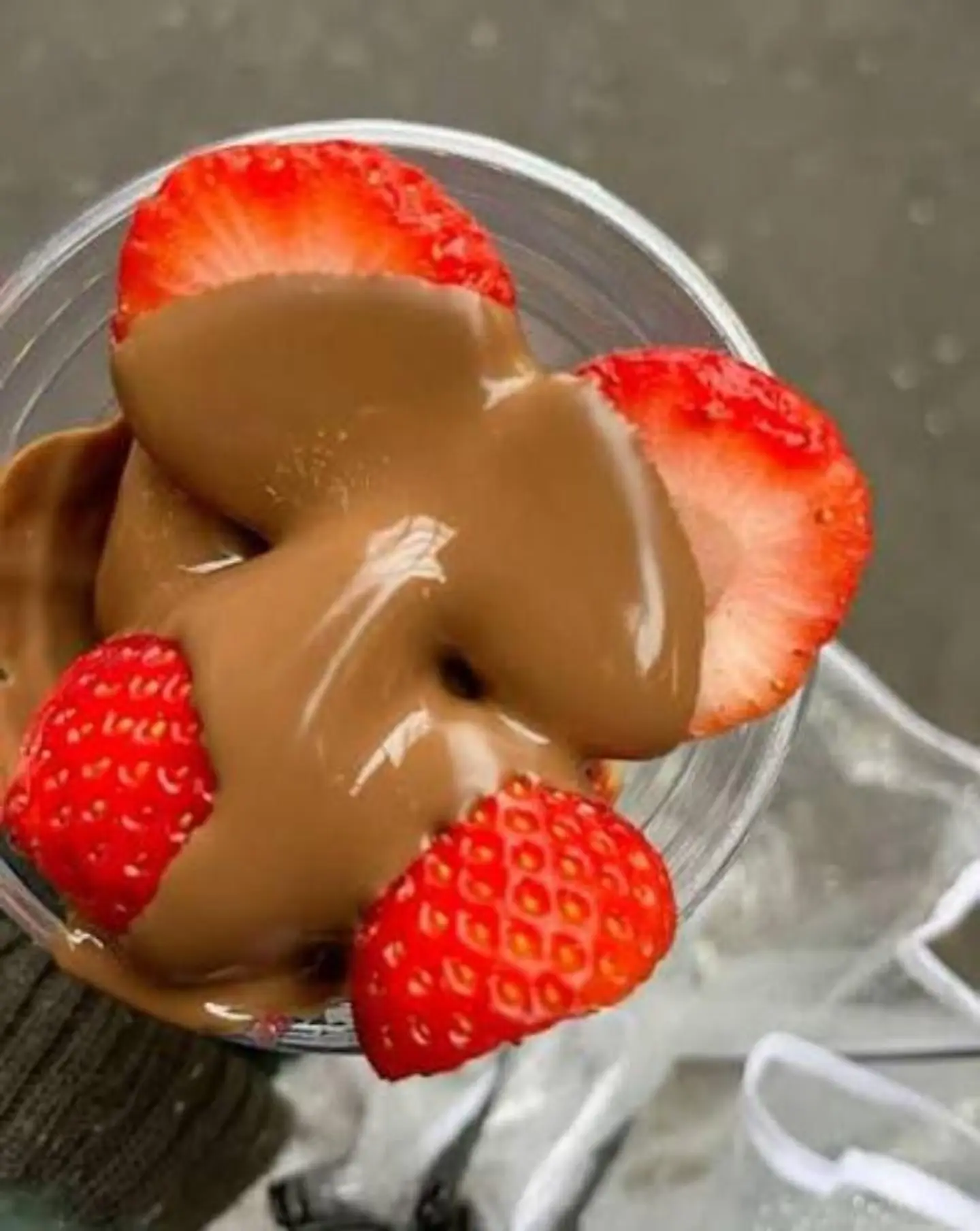 نوتيلا قطع فراولة - وسط