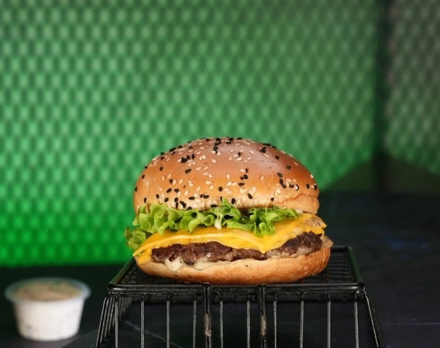 ون ثاوزند ترفل - ساندوتش