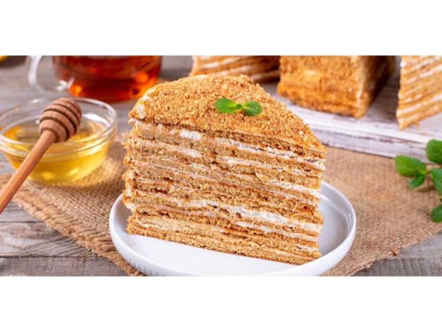 كيكة العسل الروسية - قطعة